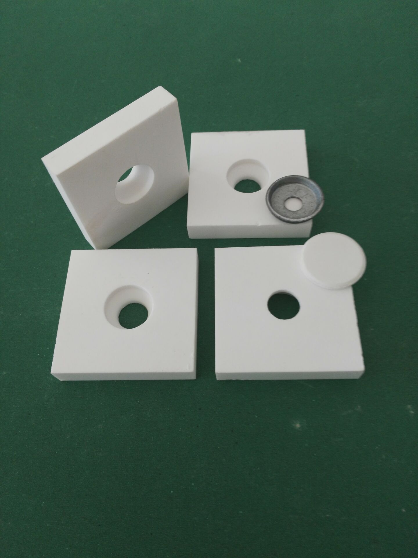 Wear-resistant ceramic lining plate