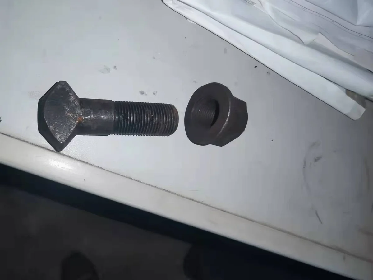 Keys fasteners Links to Connectors