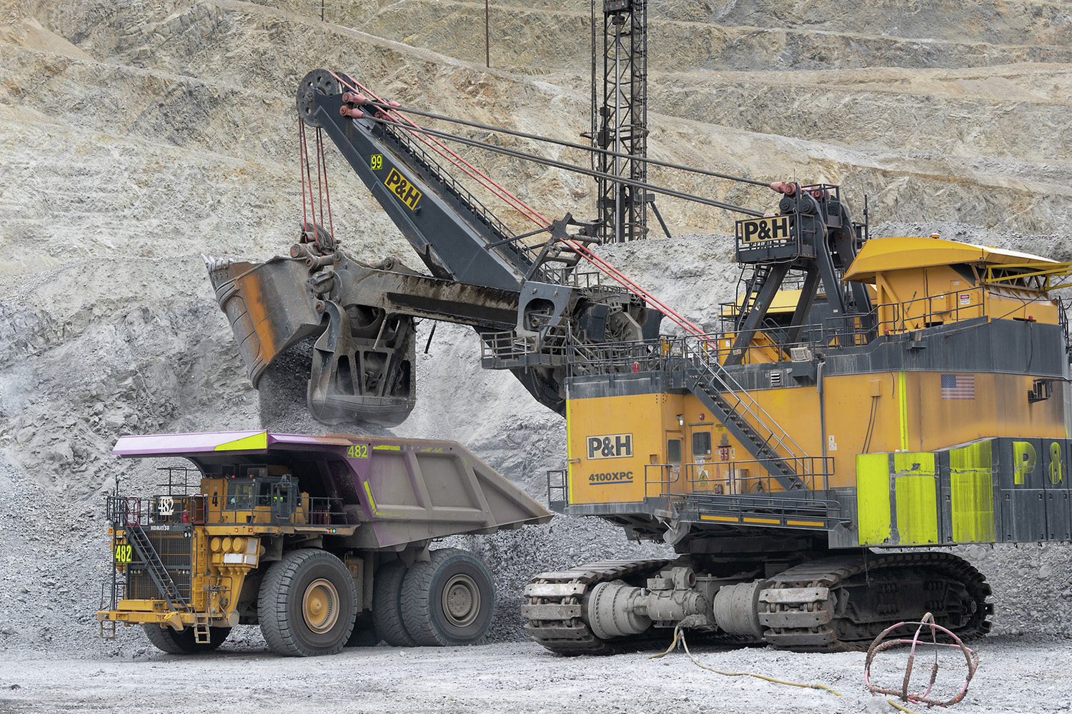 Official field image of a Komatsu P&H 4100XPC electric rope shovel