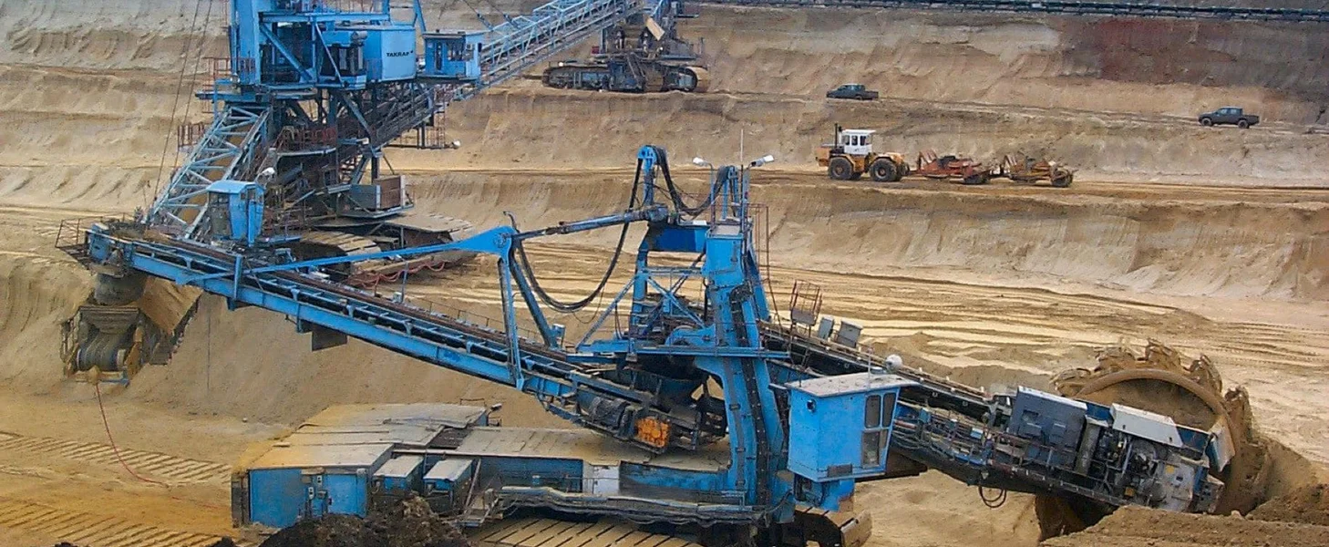 TAKRAF Bucket-Wheel Excavators and Mobile Transfer Conveyors -step work on the original layout