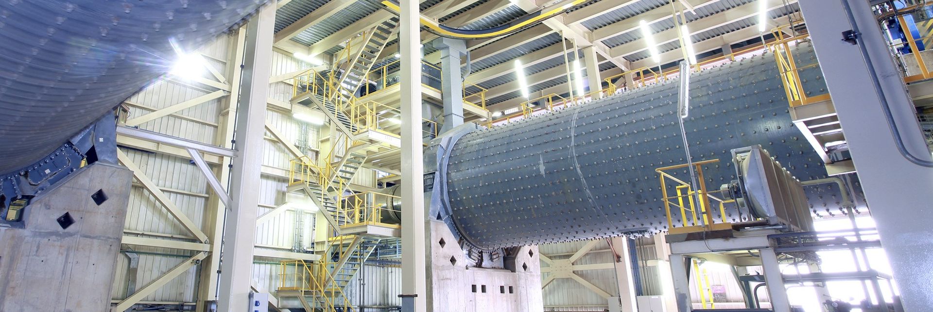 thyssenkrupp Polysius 壳体支承球磨机原厂照片