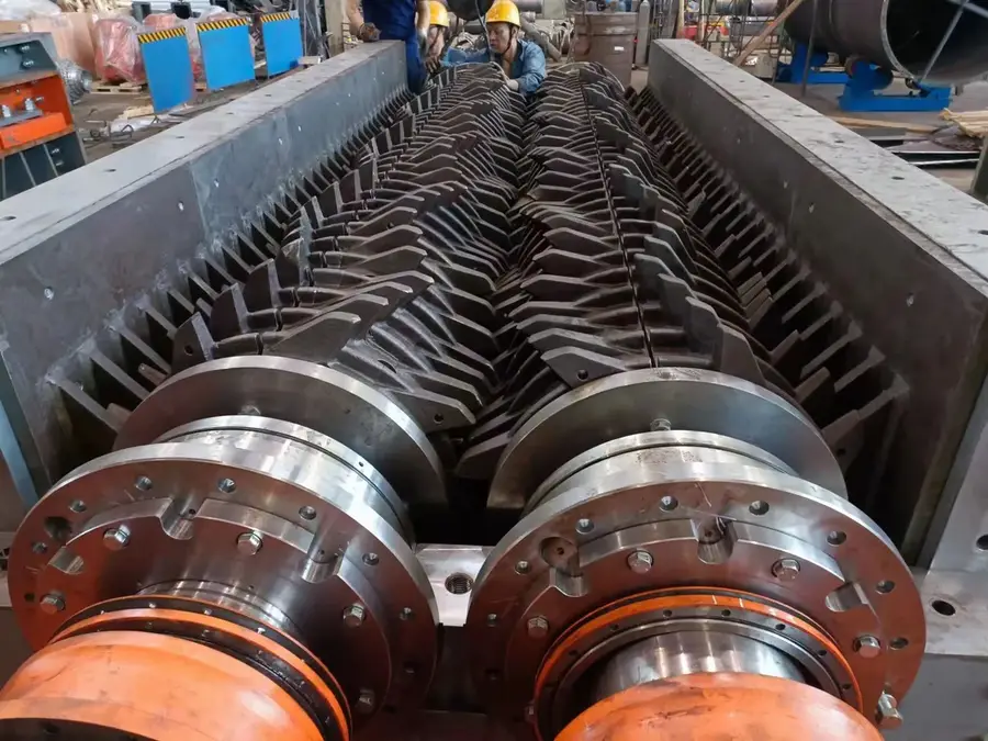 Crushing roll shaft assembly