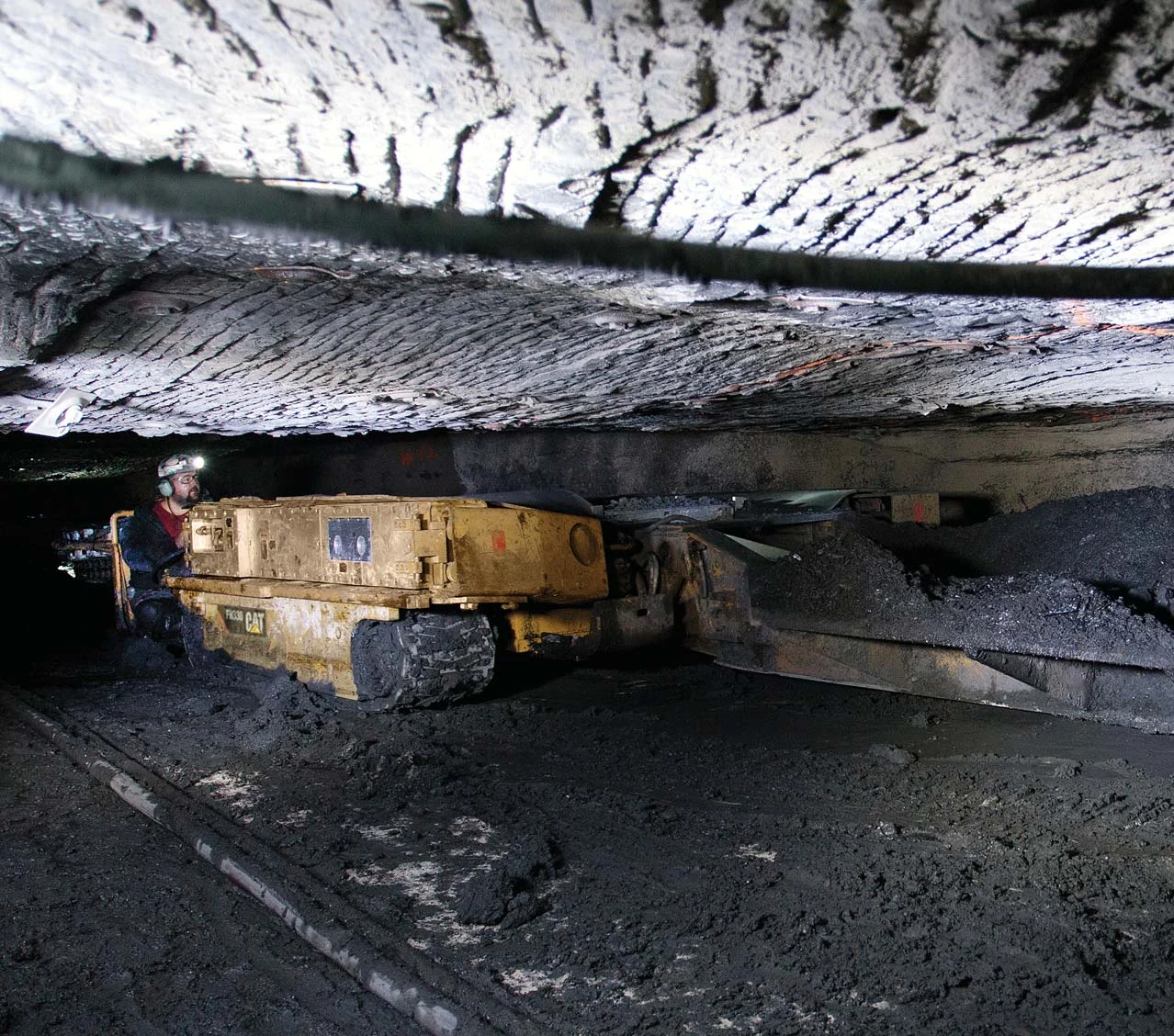 Vehículos de transporte subterráneo y sistemas de transporte continuo Bucyrus