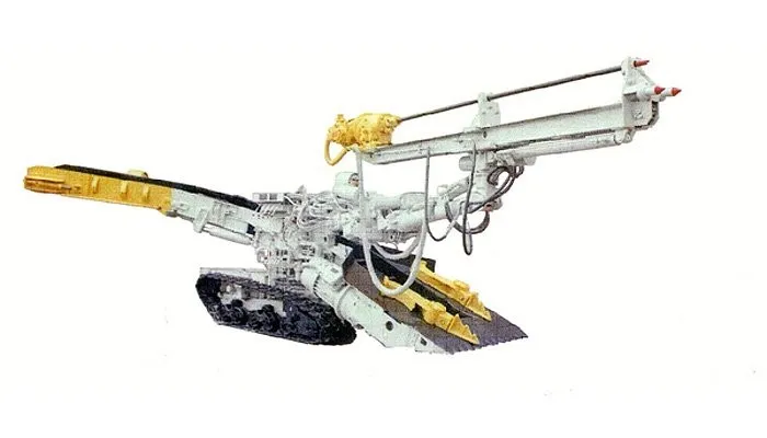 Cargadora / perforadora-cargadora subterránea