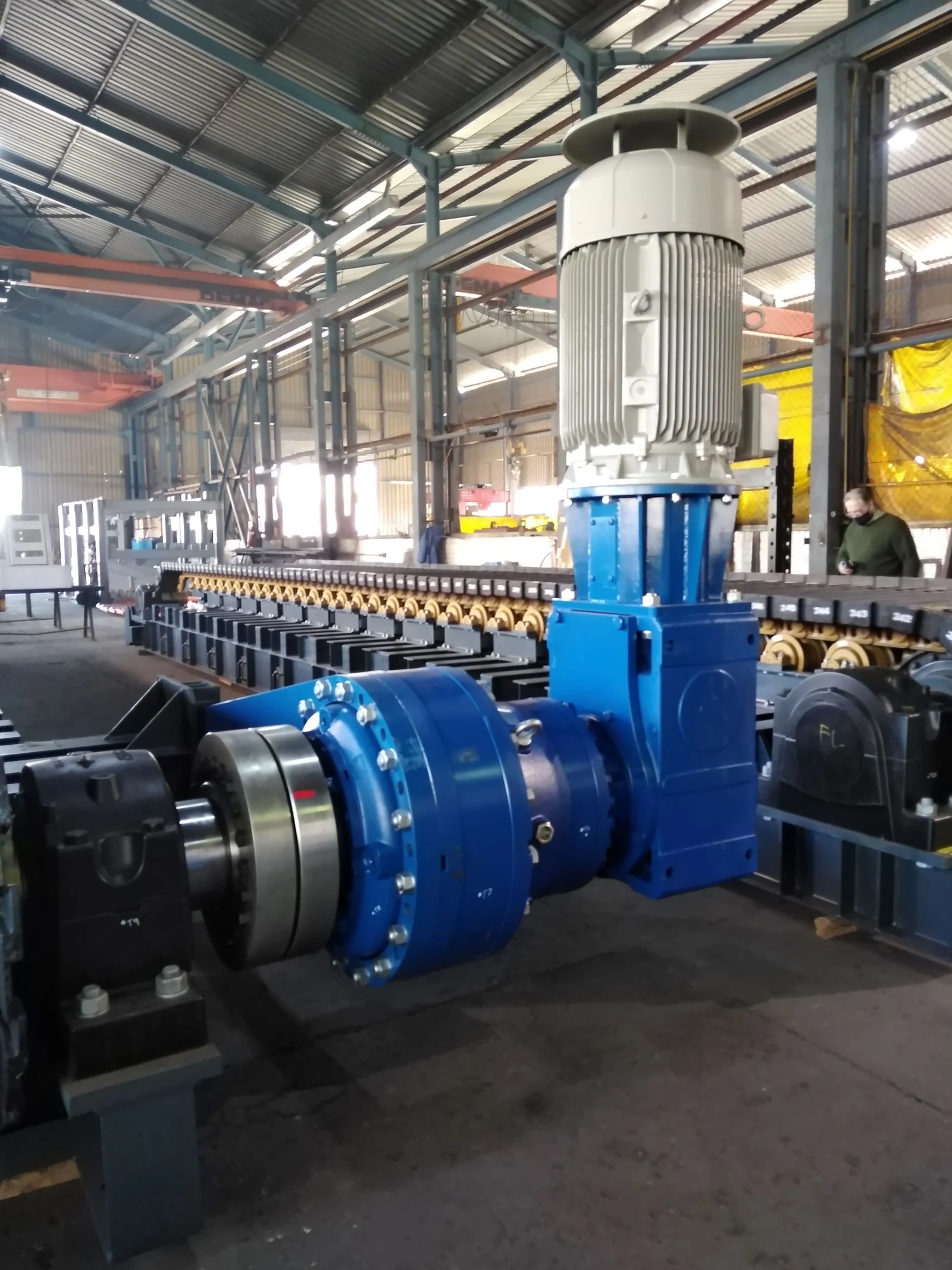 Accionamiento electromecánico del alimentador de placas TAKRAF, imagen del fabricante